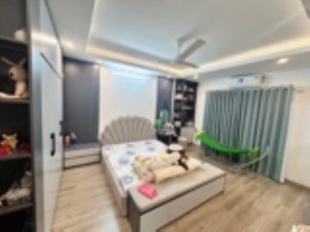Nhà Lạc Long Quân 32m², 5 Tầng, Mặt Tiền 5m - Giá 8 tỷ+