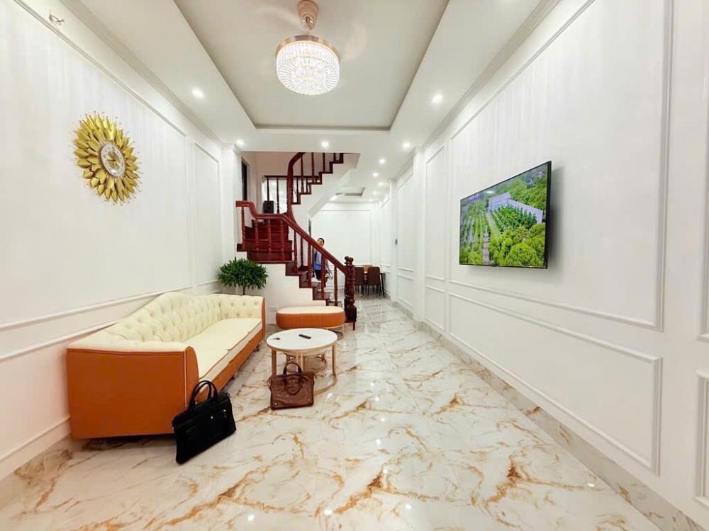 Nhà Đẹp 36m2 x 5 Tầng - Đội Cấn - Full Nội Thất - Ngõ Thông Thoáng