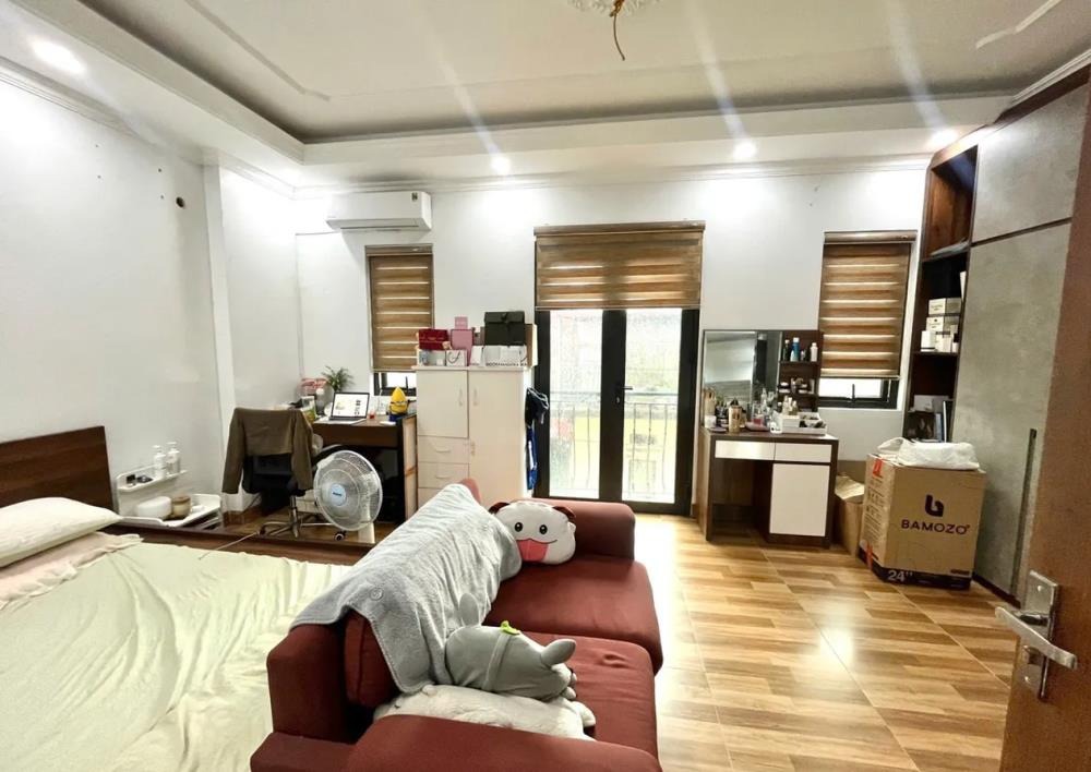 Bán Nhà Phố Láng Hạ - 31m2 x 5 Tầng, Mặt Tiền 5.7m, Ô Tô Đỗ Cổng