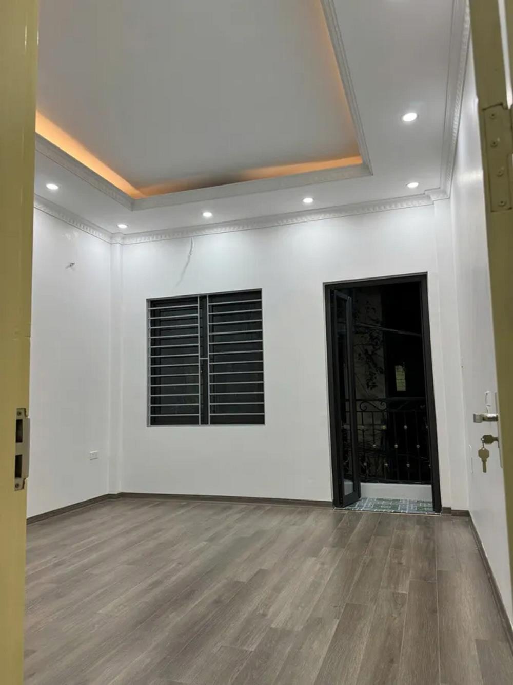 Bán nhà Trần Thái Tông - Cầu Giấy: Ô tô đỗ cửa, Kinh doanh đỉnh, 40m2, 5 Tầng