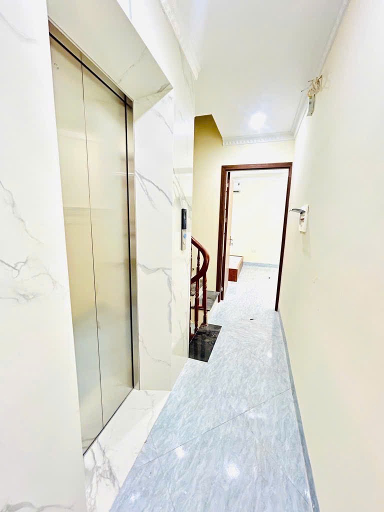 Bán nhà Minh Khai, 5 tầng thang máy, Full Nội Thất, 52m2, Giá Chỉ 11.x Tỷ