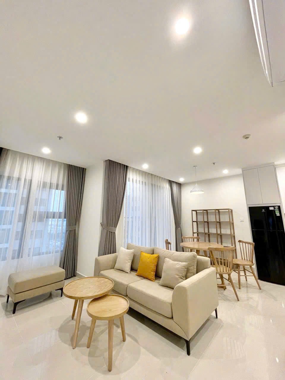 Căn 2 Phòng Ngủ, 2 VS, Ban Công Đông Nam - Giá 3.5 Tỷ - OCP