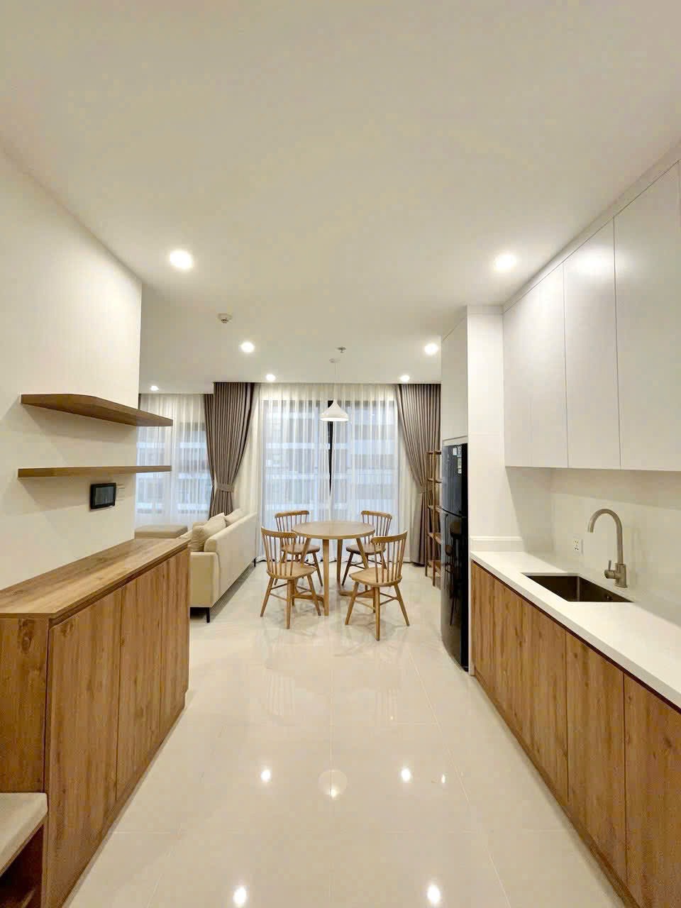 Căn 2 Phòng Ngủ, 2 VS, Ban Công Đông Nam - Giá 3.5 Tỷ - OCP