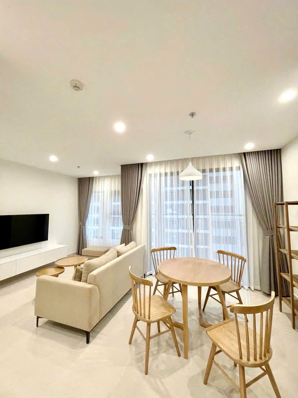 Căn 2 Phòng Ngủ, 2 VS, Ban Công Đông Nam - Giá 3.5 Tỷ - OCP