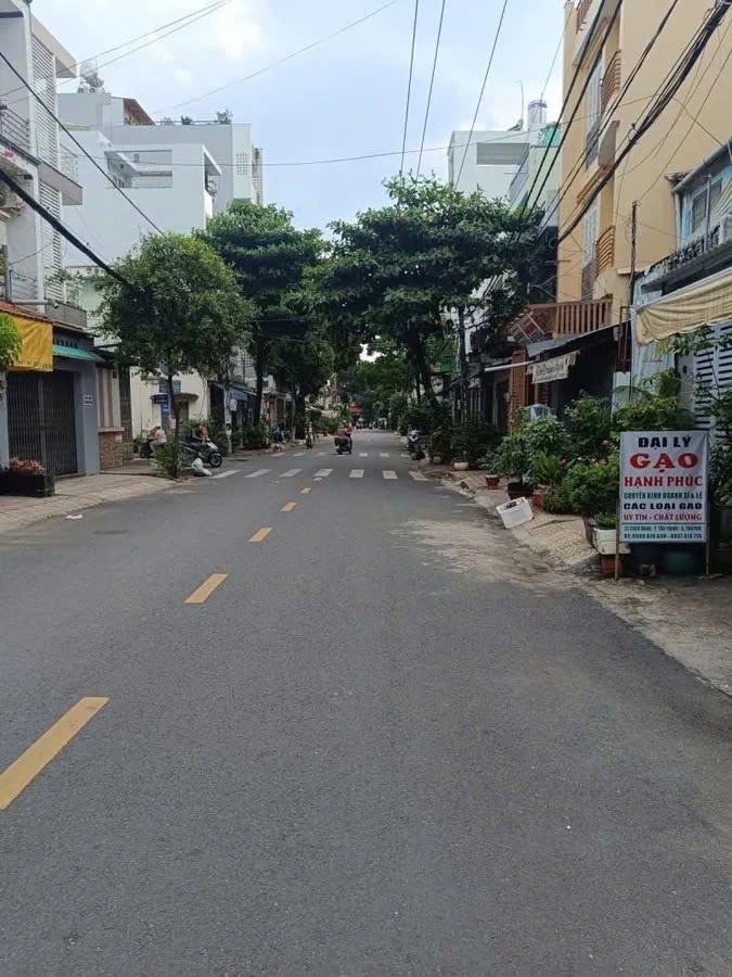 Nhà Mặt Tiền Tân Phú - 70m² - 10 Tỷ Thương Lượng - Vị Trí Đắc Địa