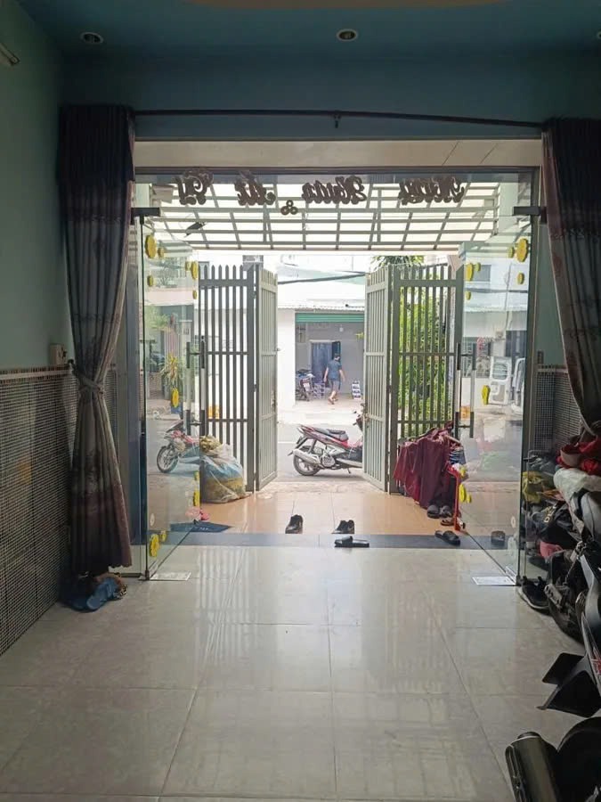 Nhà Mặt Tiền Tân Phú - 70m² - 10 Tỷ Thương Lượng - Vị Trí Đắc Địa