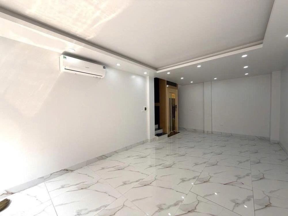 Nhà Lô Góc 7 Tầng, Thang Máy, Đỗ Ô Tô - Vị Trí Vàng Đống Đa