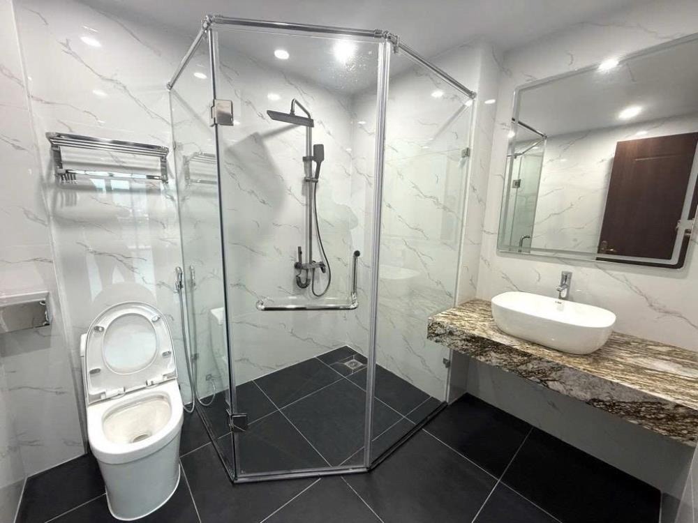 Nhà Lô Góc 7 Tầng, Thang Máy, Đỗ Ô Tô - Vị Trí Vàng Đống Đa