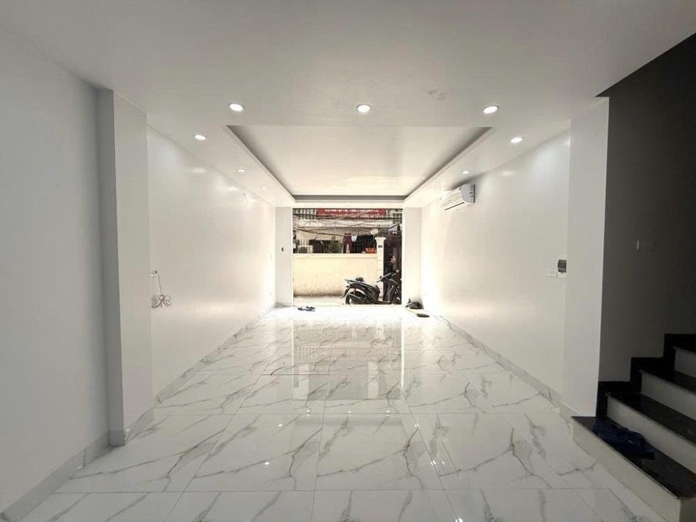 Nhà Lô Góc 7 Tầng, Thang Máy, Đỗ Ô Tô - Vị Trí Vàng Đống Đa