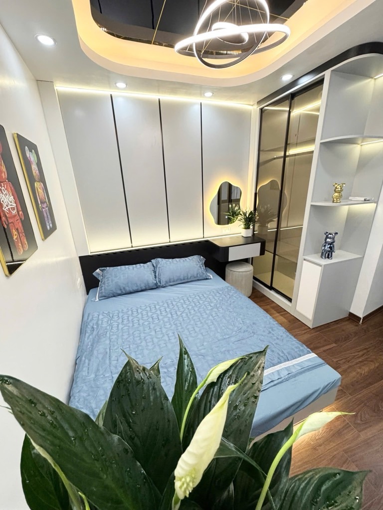 Nhà đẹp Quốc Tử Giám 4 tỷ, 5 tầng, 3 ngủ - Full nội thất - Gần phố