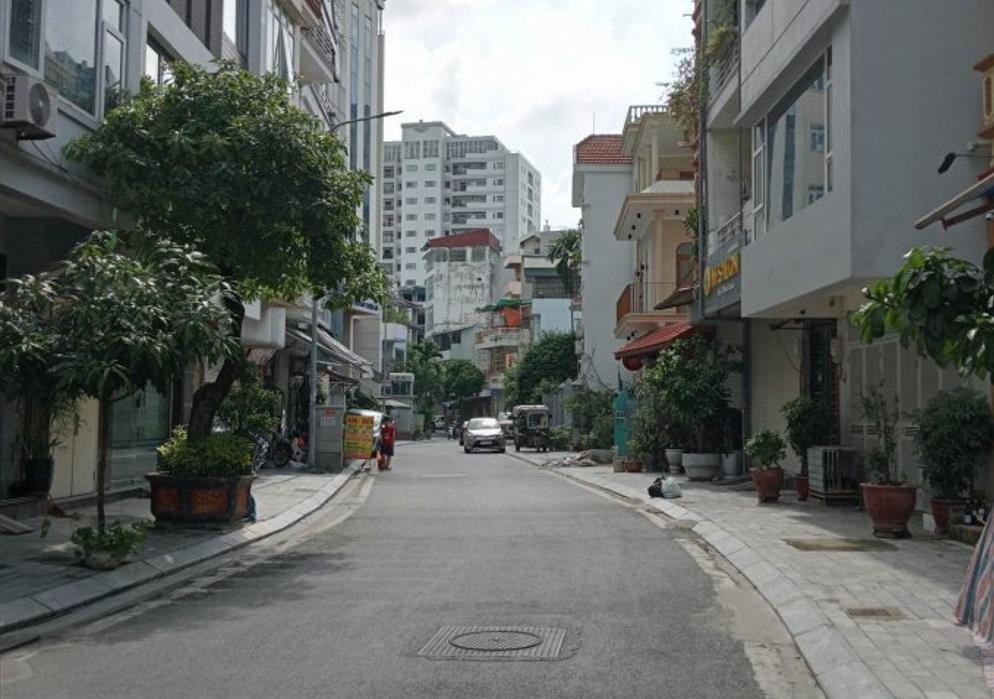 Bán Tòa Apartment Cao Cấp Lạc Long Quân - 250m2 - Doanh Thu Khủng