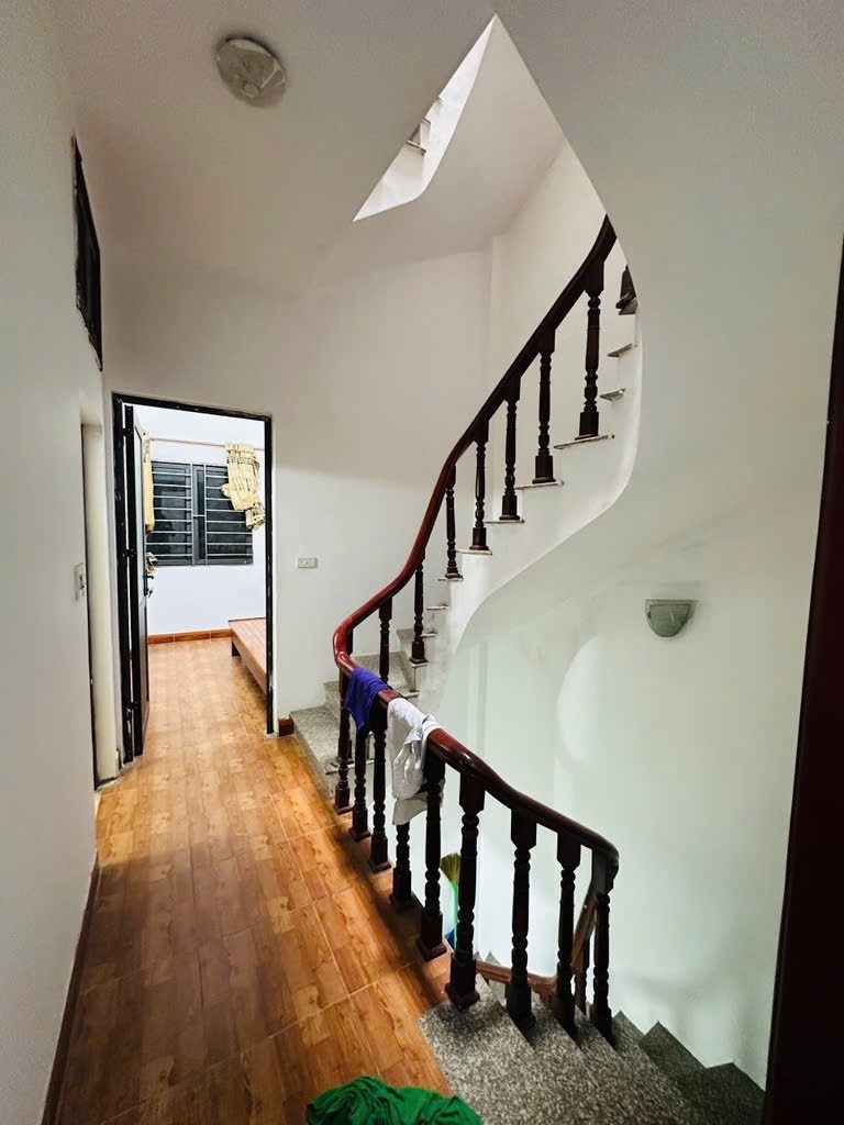 Bán nhà Tây Hồ 8 tỷ - 43m2, 5 tầng, mặt tiền 4m, Xuân La