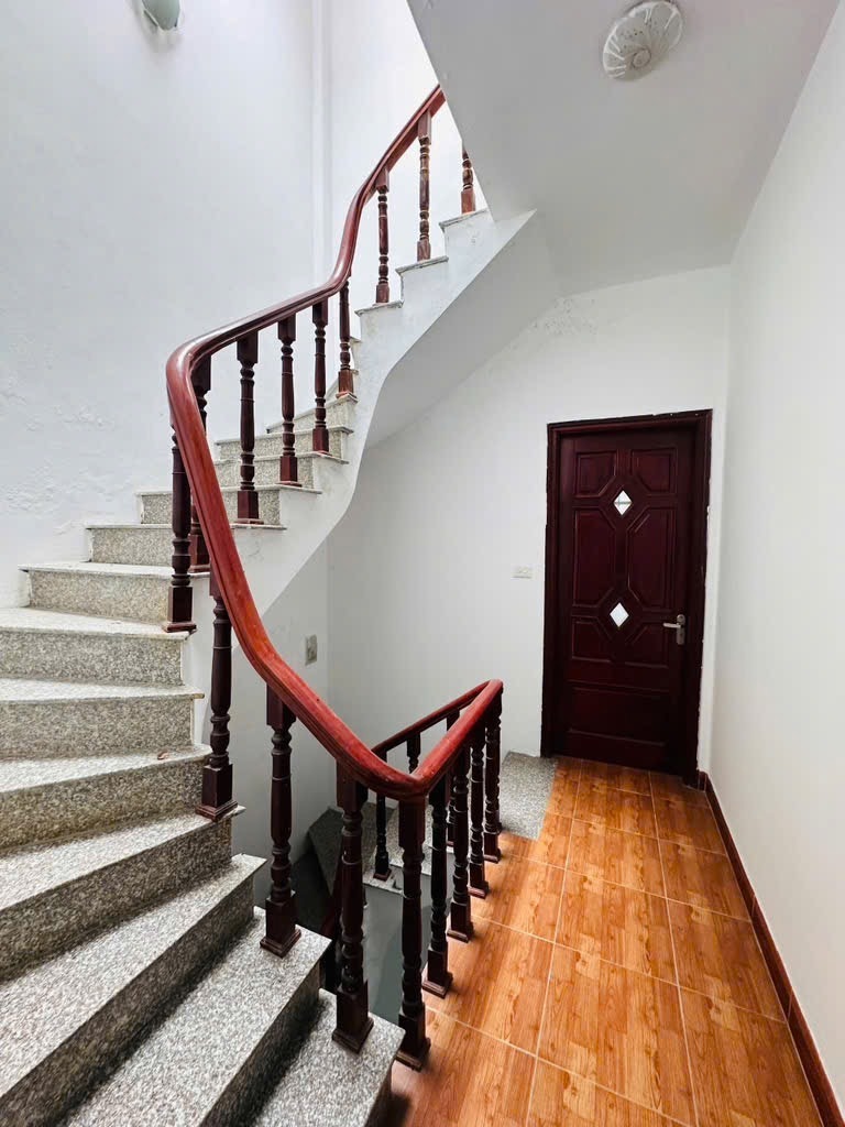 Bán nhà Tây Hồ 8 tỷ - 43m2, 5 tầng, mặt tiền 4m, Xuân La