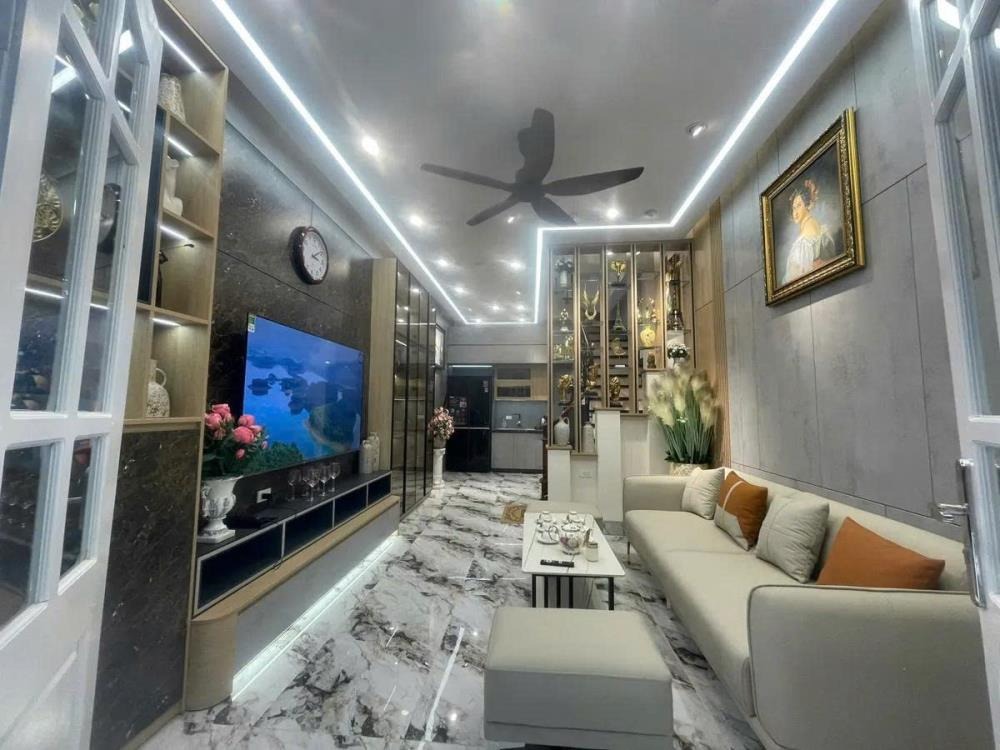 Siêu phẩm Tân Mai - Hoàng Mai: DT 35m² x 5 tầng, Full Nội Thất, Gần Phố