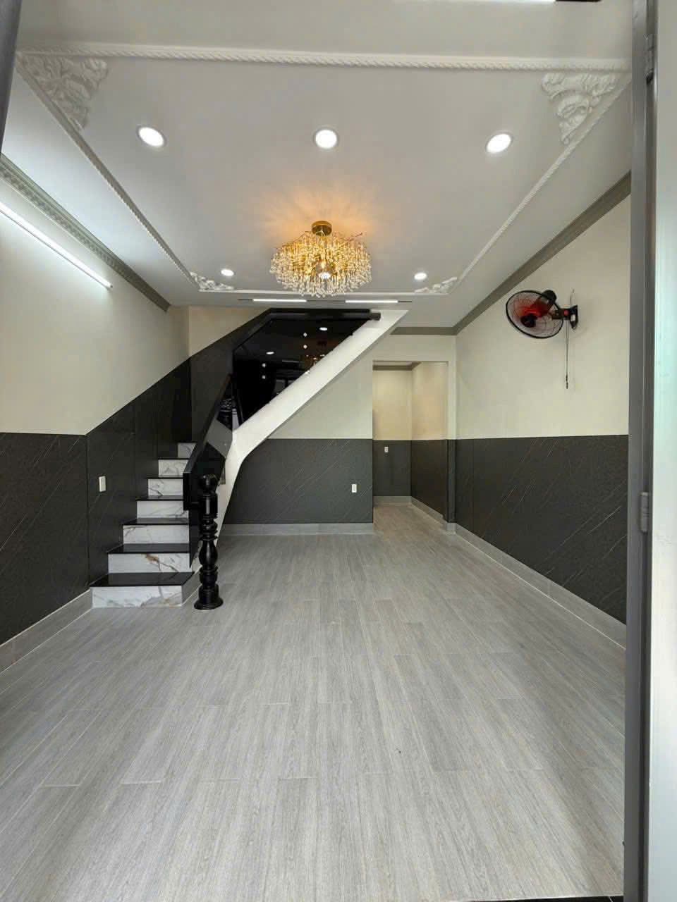 Nhà Mới Đẹp 1 Lầu, 4x10m, Ngay Coopmart Hóc Môn - Giá 1.95 Tỷ