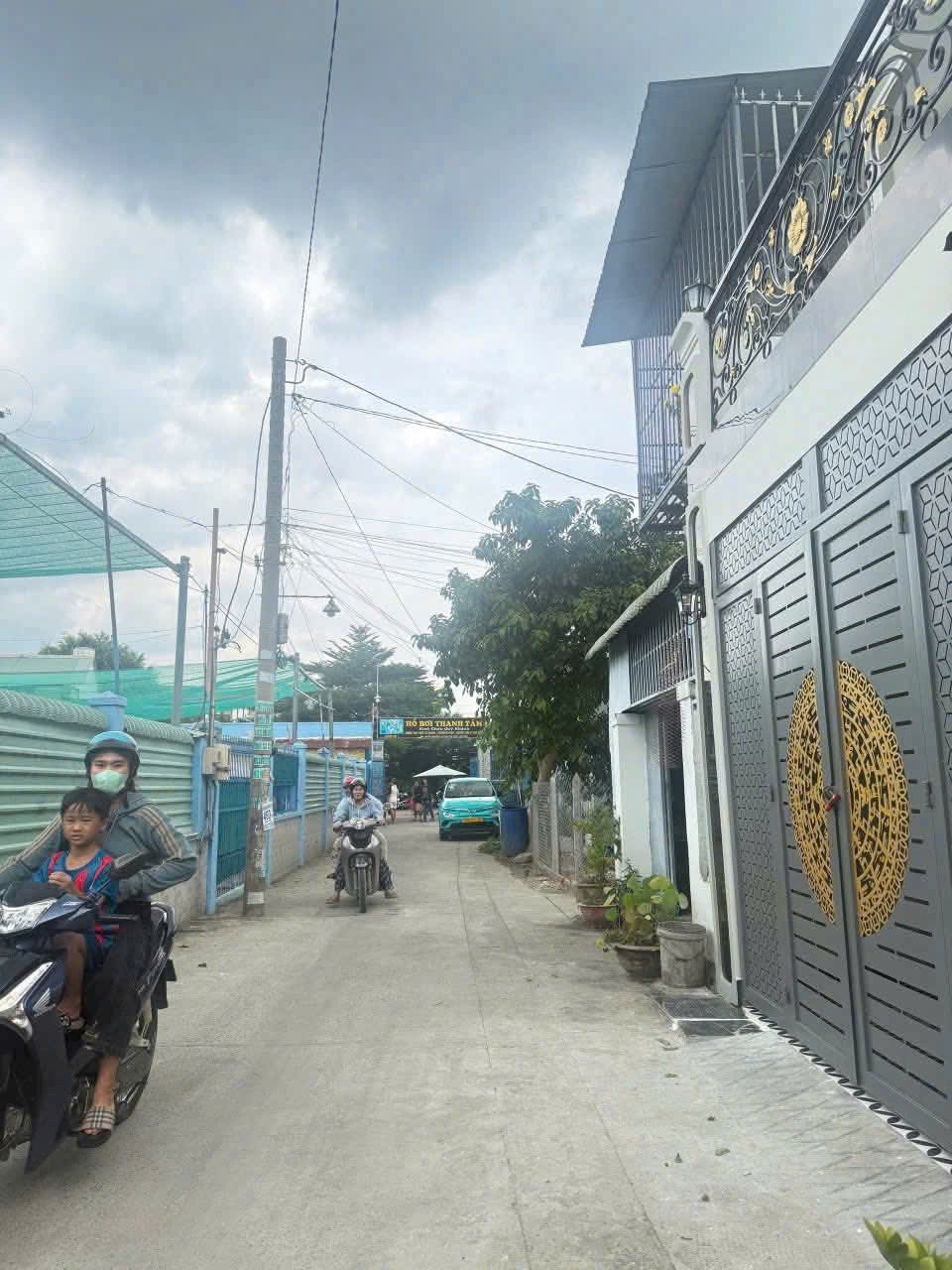 Nhà Mới Đẹp 1 Lầu, 4x10m, Ngay Coopmart Hóc Môn - Giá 1.95 Tỷ