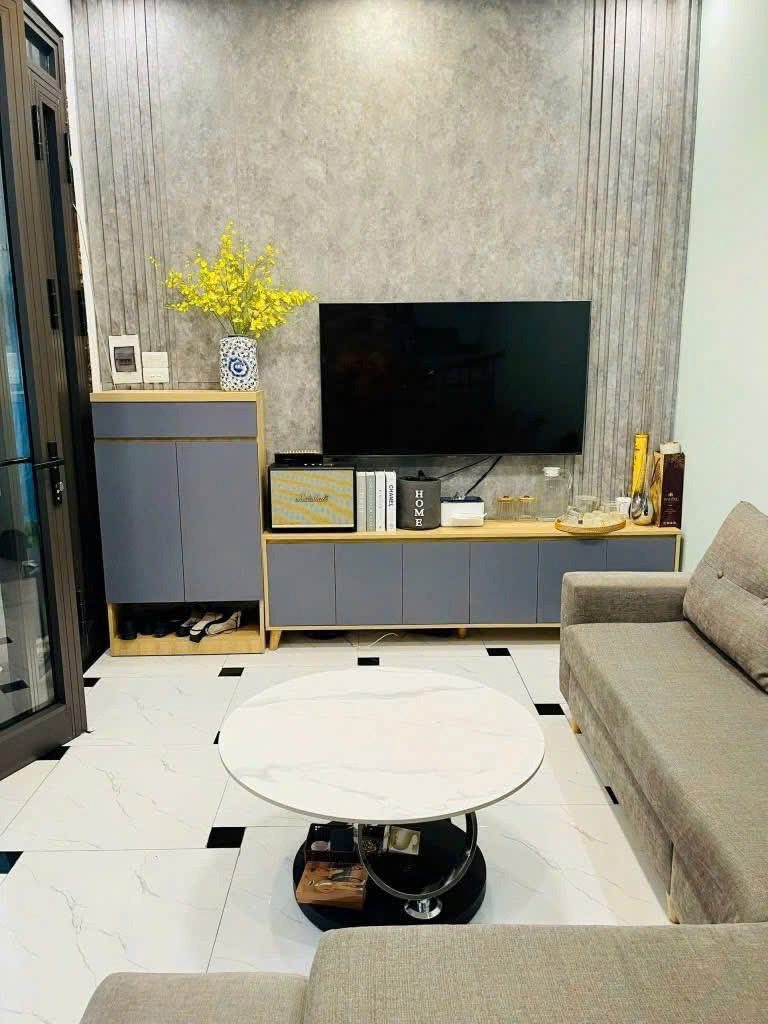 Bán Nhà Nguyễn Khang - 5 Tầng, Sân Riêng, Giá Tốt