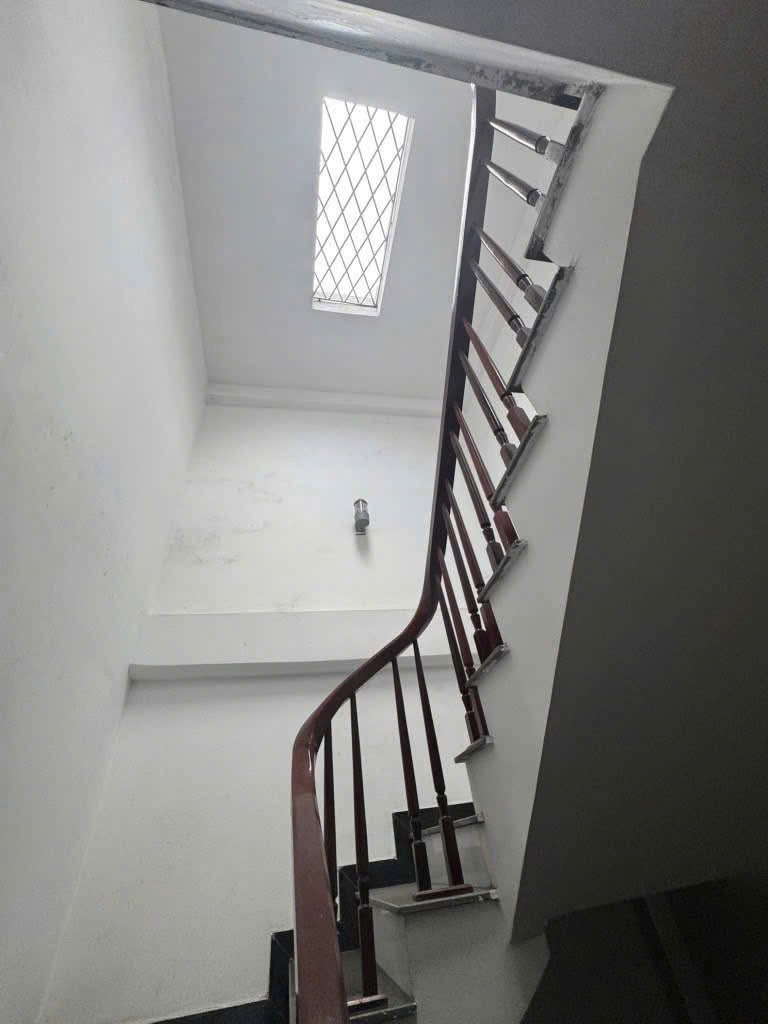Bán Nhà Nguyễn Khang - 5 Tầng, Sân Riêng, Giá Tốt