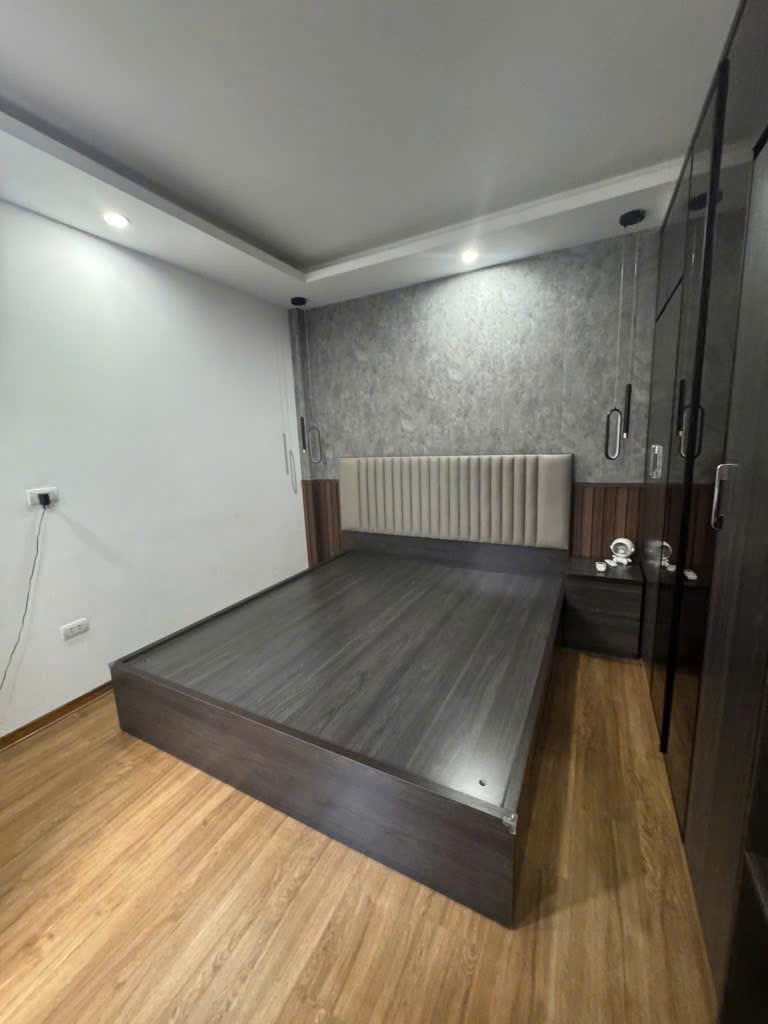 Bán Nhà Nguyễn Khang - 5 Tầng, Sân Riêng, Giá Tốt