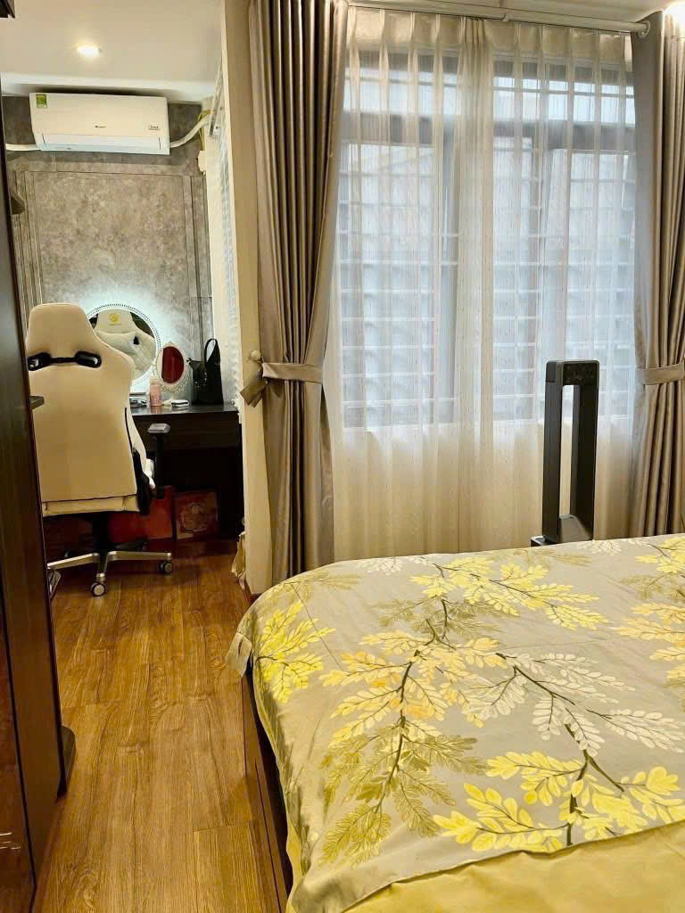 Bán Nhà Nguyễn Khang - 5 Tầng, Sân Riêng, Giá Tốt