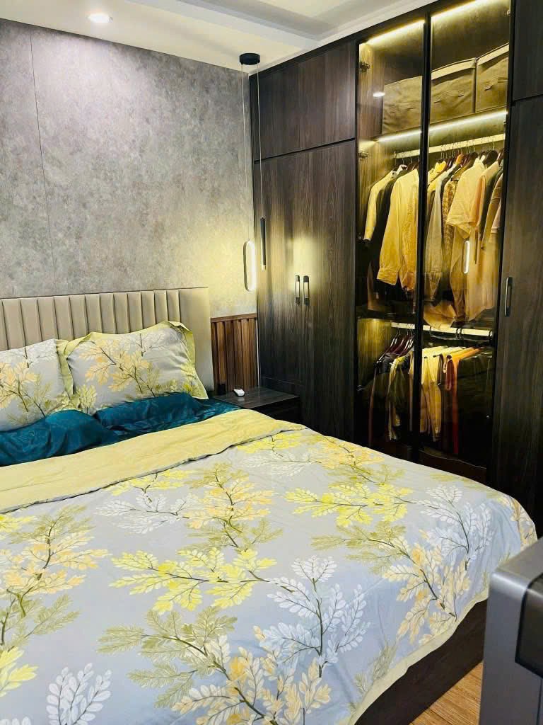 Bán Nhà Nguyễn Khang - 5 Tầng, Sân Riêng, Giá Tốt