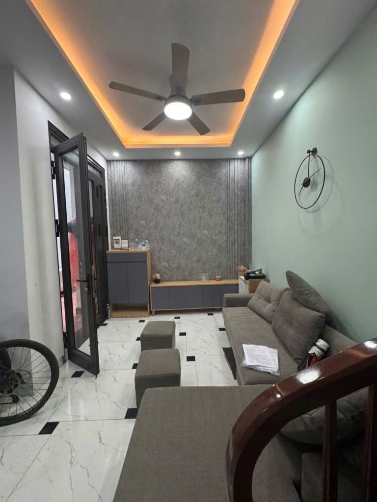 Bán Nhà Nguyễn Khang - 5 Tầng, Sân Riêng, Giá Tốt