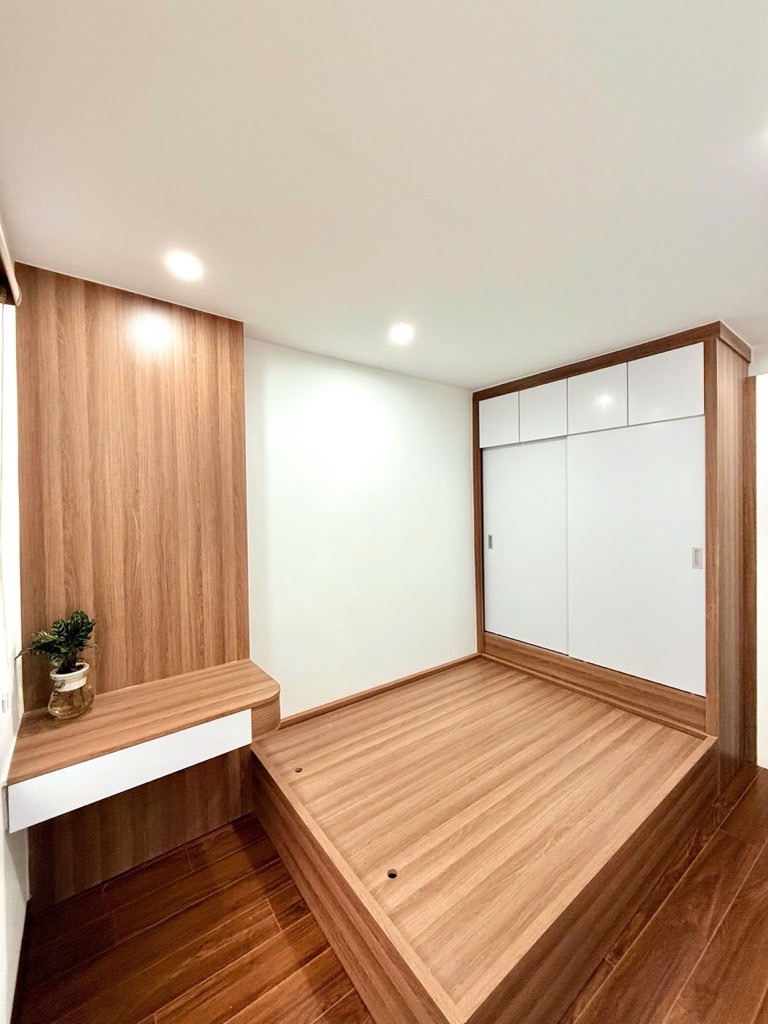 Nhà Ngã Tư Sở - 3 Ngủ, Ô Tô Đỗ Cận - Giá 5.X Tỷ - Full Nội Thất