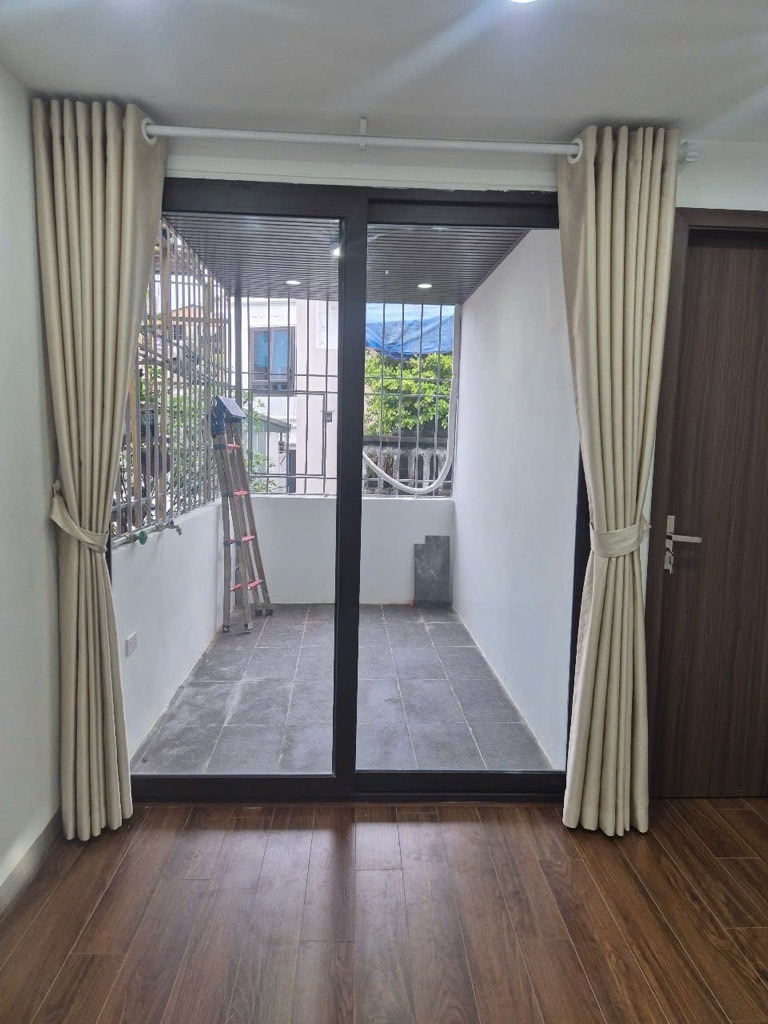 Nhà Ngã Tư Sở - 3 Ngủ, Ô Tô Đỗ Cận - Giá 5.X Tỷ - Full Nội Thất