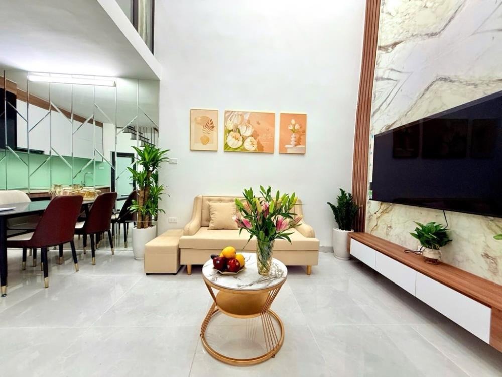 Nhà Ngã Tư Sở - 3 Ngủ, Ô Tô Đỗ Cận - Giá 5.X Tỷ - Full Nội Thất