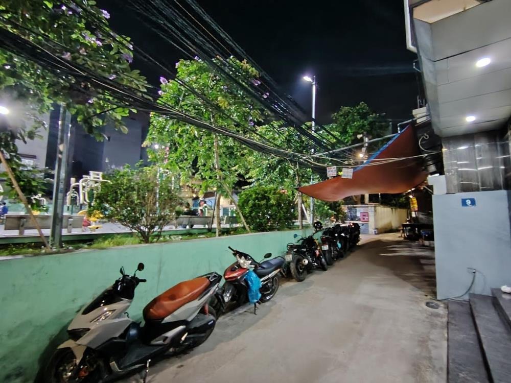 Bán nhà 5 tầng lô góc Hoàng Hoa Thám, Ba Đình - 9.4 tỷ