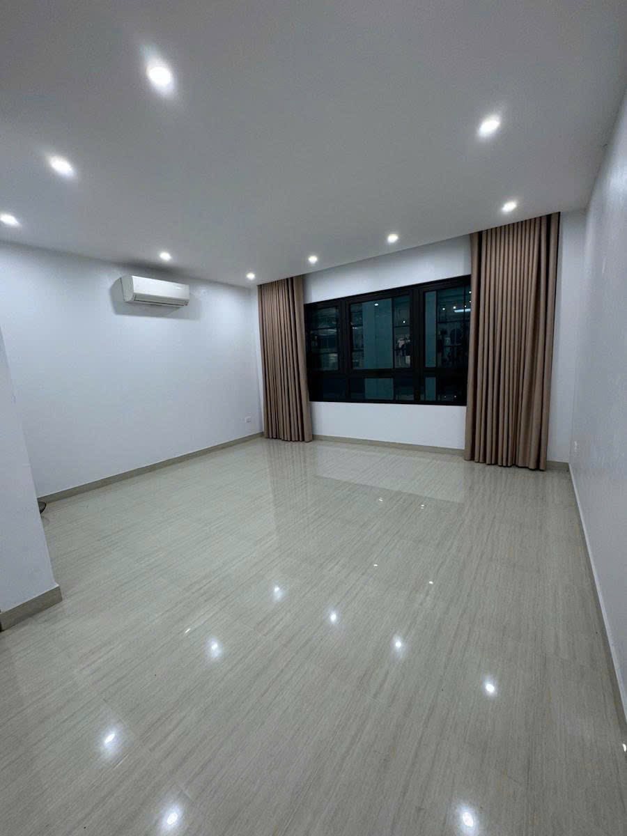 Tòa Văn Phòng Cầu Giấy 65m2, 8 Tầng, Mặt Tiền, Giá Tốt