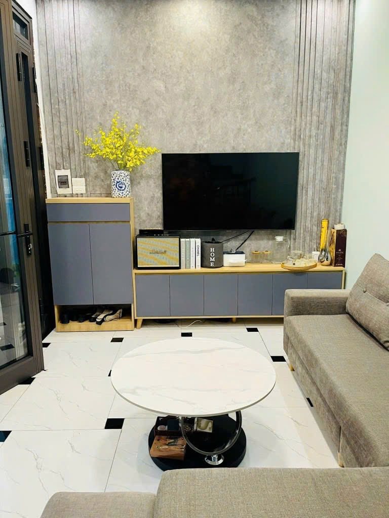 Nhà 5 Tầng, Ngõ Nông, Gần Phố - Giá 7.2 Tỷ