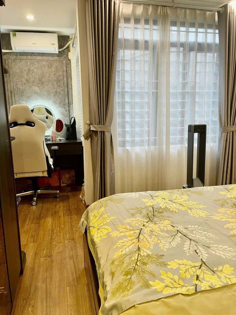 Nhà 5 Tầng, Ngõ Nông, Gần Phố - Giá 7.2 Tỷ