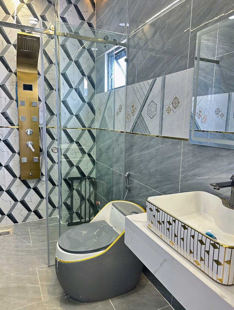 Bán nhà 5 tầng, xây mới 100% - Bình Tân | Vị trí đẹp, đầy đủ tiện nghi