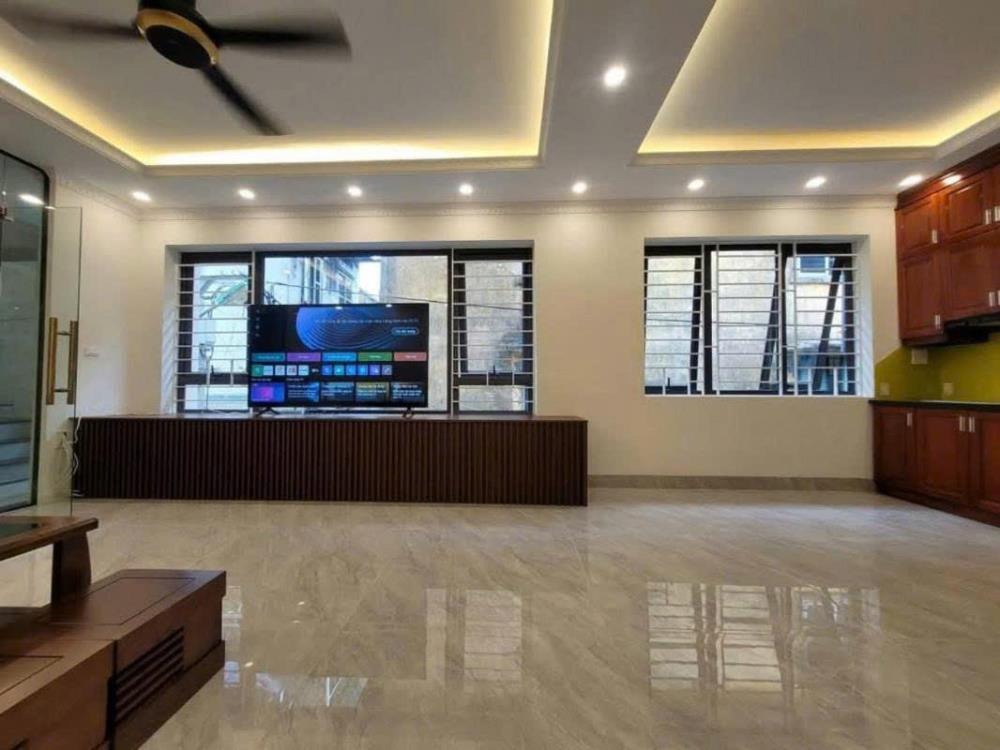 Siêu phẩm Lô Góc Long Biên: Gara Ô Tô, Thang Máy, View Aeon Mall