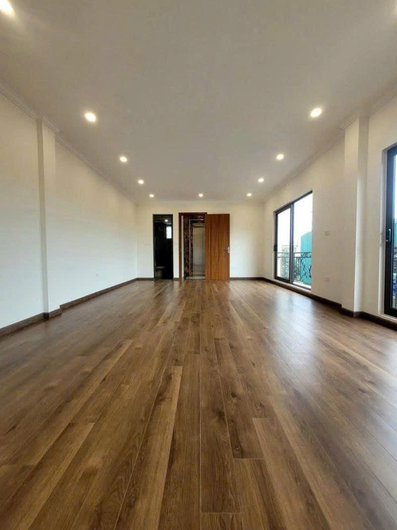 Siêu phẩm Lô Góc Long Biên: Gara Ô Tô, Thang Máy, View Aeon Mall