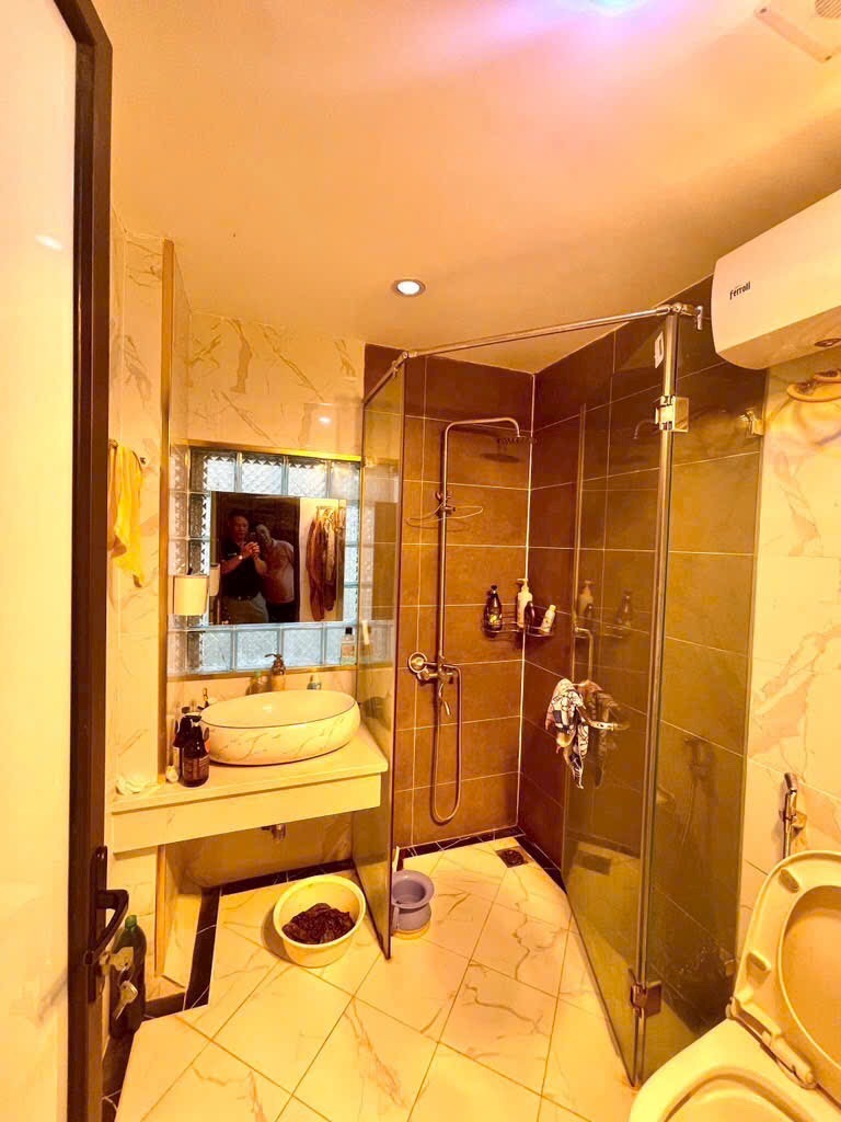🏠 Bán nhà phố lô góc 6 tầng thang máy, vị trí đắc địa - Giá 11.8 tỷ