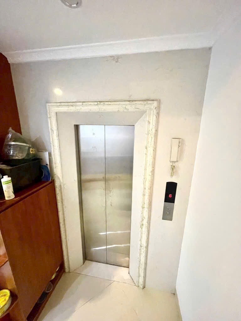 🏠 Bán nhà phố lô góc 6 tầng thang máy, vị trí đắc địa - Giá 11.8 tỷ