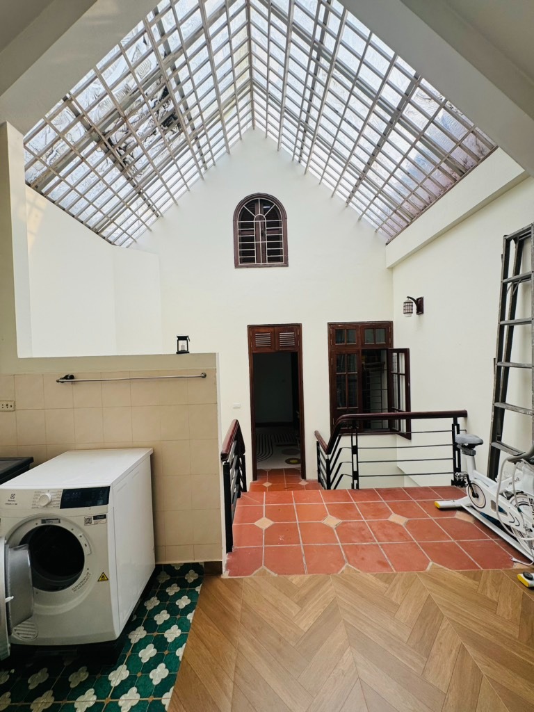 Siêu phẩm Vũ Ngọc Phan: Nhà phố 5 tầng, Mặt tiền 5.3m, Ô tô vào nhà