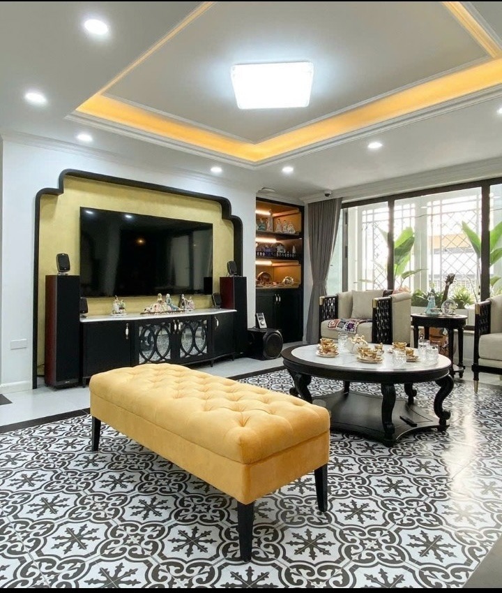 Bán Gấp Nhà Phân Lô Nghi Tàm - 110m2 x 5 Tầng, Ô Tô Tránh, Giá 35 Tỷ