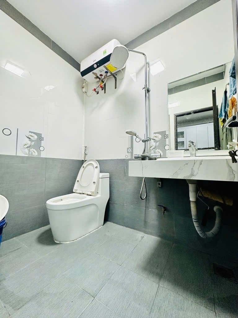 Siêu phẩm 2 Tầng, Ngõ 76 An Dương: Hiếm Hộ, Ô Tô Đỗ Gần, Giá 2.1 tỷ