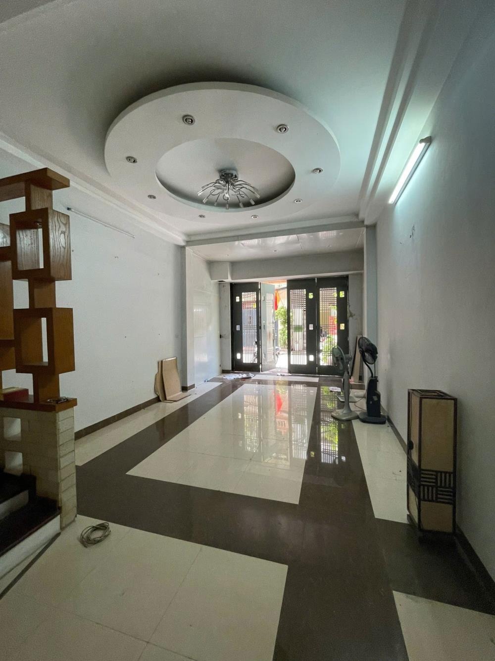 Mặt tiền Cầu Giấy - Phân lô - 5 Tầng - Kinh Doanh - Giá 26.2 Tỷ