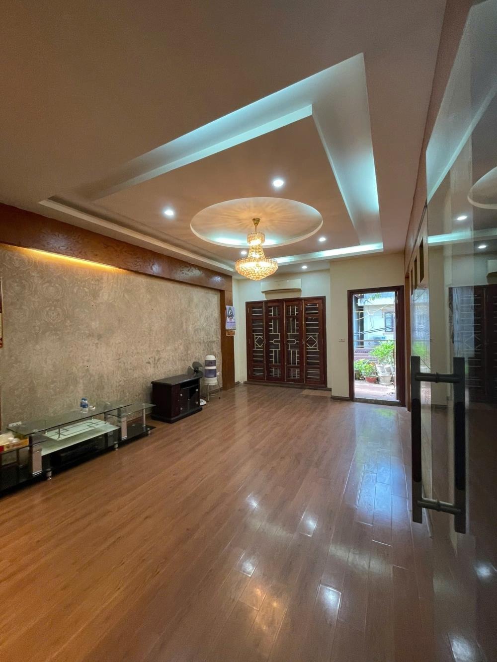 Mặt tiền Cầu Giấy - Phân lô - 5 Tầng - Kinh Doanh - Giá 26.2 Tỷ