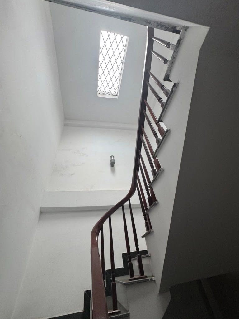 Nhà Nguyễn Khang Yên Hòa 31m2 x 5T - 7.2 tỷ - Cách Phố 40m