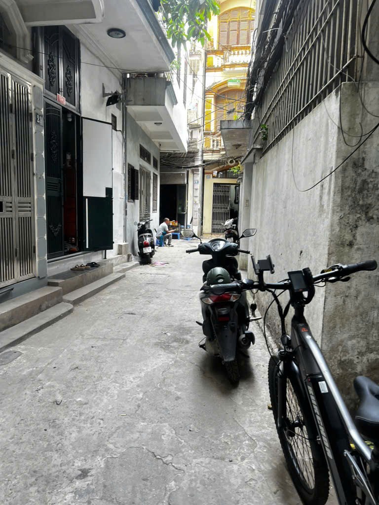 Bán nhà Đê Tô Hoàng 27m2, 3 tầng, giá 5.1 tỷ - Vị trí đẹp, pháp lý chuẩn
