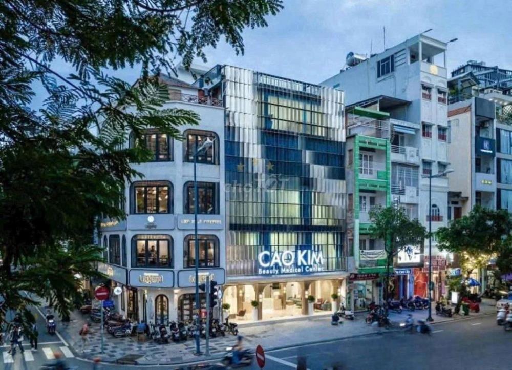 Cho thuê mặt tiền 12x20m đường Lý Tự Trọng, Quận 1 - Giá 550tr/tháng
