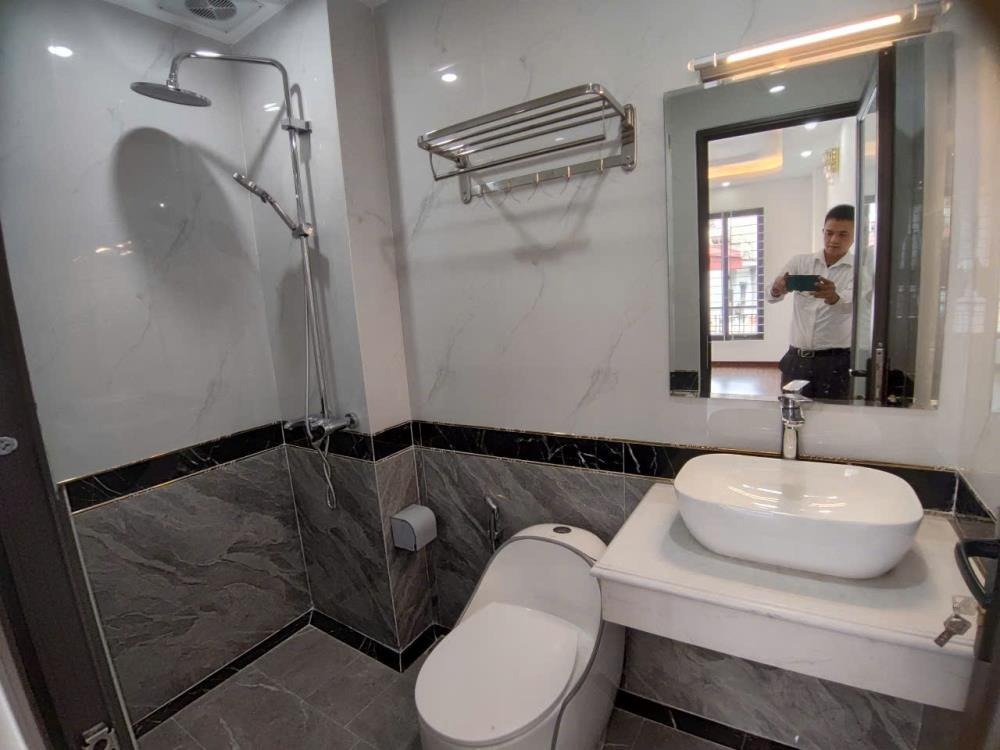 Nhà phố 5 tầng lửng, mặt tiền rộng, có thang máy - Phố Lụa Vạn Phúc