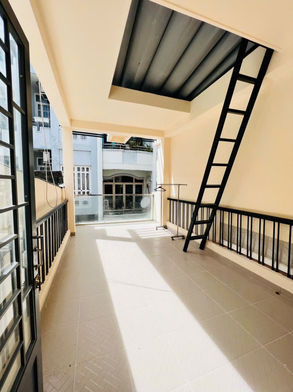 Bán nhà HXH Quận 10: 606 Đường Ba Tháng Hai, Vị Trí Đắc Địa, Giá 8.1 Tỷ