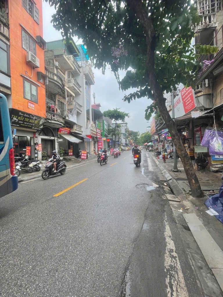 Bán Tòa Nhà 6 Tầng Thang Máy Mặt Phố Giải Phóng - Giá Chỉ 300tr/m2