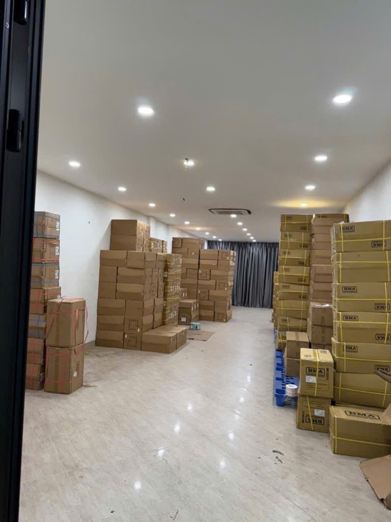 Bán Tòa Nhà 6 Tầng Thang Máy Mặt Phố Giải Phóng - Giá Chỉ 300tr/m2
